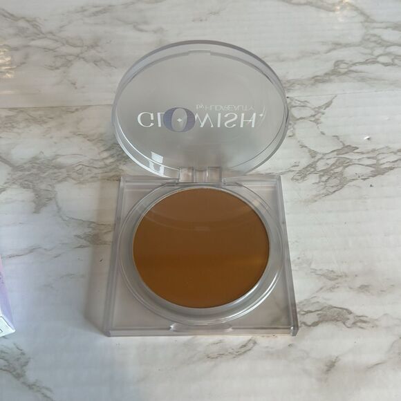 HUDA BEAUTY GloWish luminous Vegan pressed Powder in 10 deep tan - Picture 4 of 5